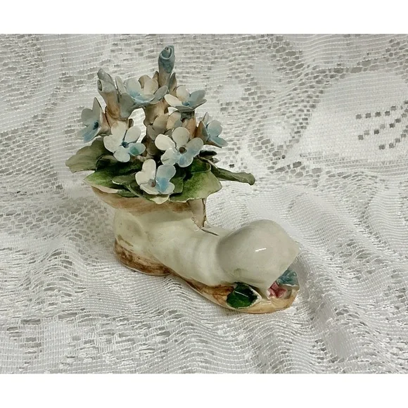 Capodimonte Porcelain Bootie Nuovo Blue Floral | Old Shoe Floral Arrangement - Picture 4 of 16